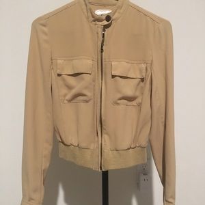 Women jacket, used. Very comfy.